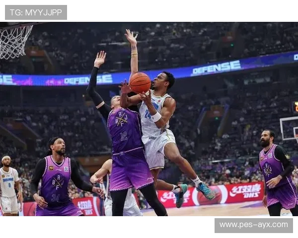 NBA季后赛对决白热化,东西部竞争愈发激烈 NBA季后赛对决白热化,东西部竞争愈发激烈